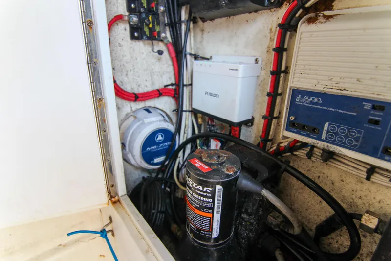  Yacht Photos Pics Electrical components inside a 1996 Ocean Master 31 Center Console boat.