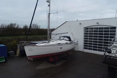 2005 Bavaria 37 Cruiser
