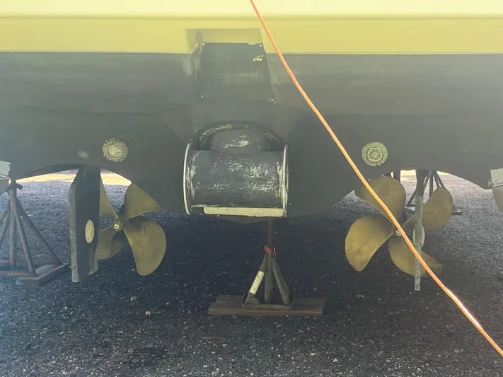 Knot On Call Yacht Photos Pics 