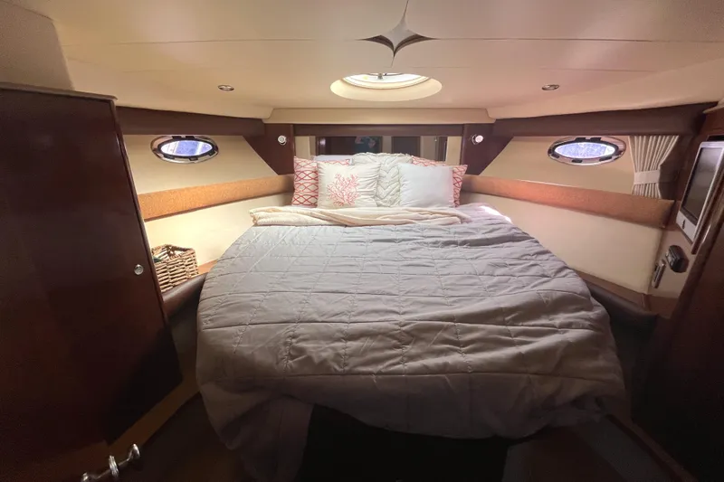 Knot On Call Yacht Photos Pics 