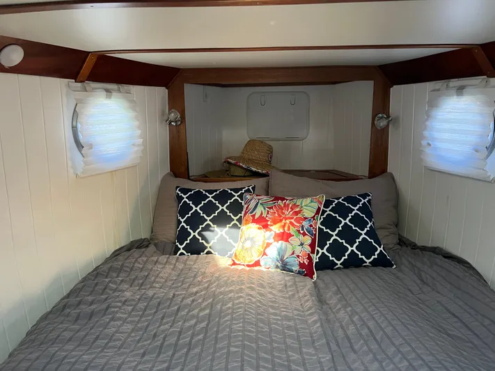 Idaho Red Yacht Photos Pics Cozy cabin interior of 2018 Great Harbour TT35 with decorative pillows and bedding.