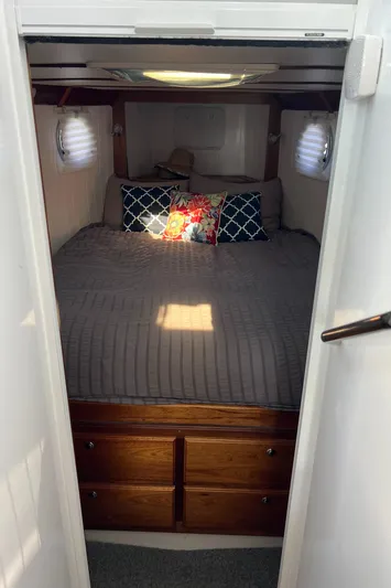 Idaho Red Yacht Photos Pics Cozy cabin interior of 2018 Great Harbour TT35 with bed and decorative pillows.