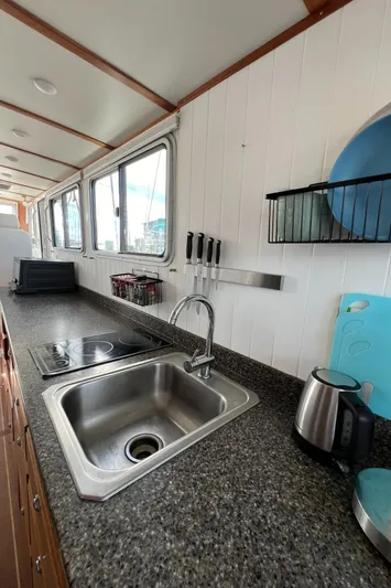 Idaho Red Yacht Photos Pics 2018 Great Harbour TT35 kitchen with sink, stovetop, and modern amenities.