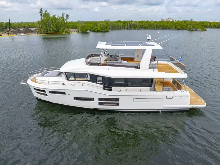  Yacht Photos Pics 2023-Beneteau-Grand-Trawler-62