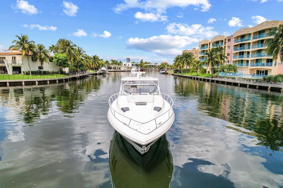 2017 Intrepid 475 Sport Yacht