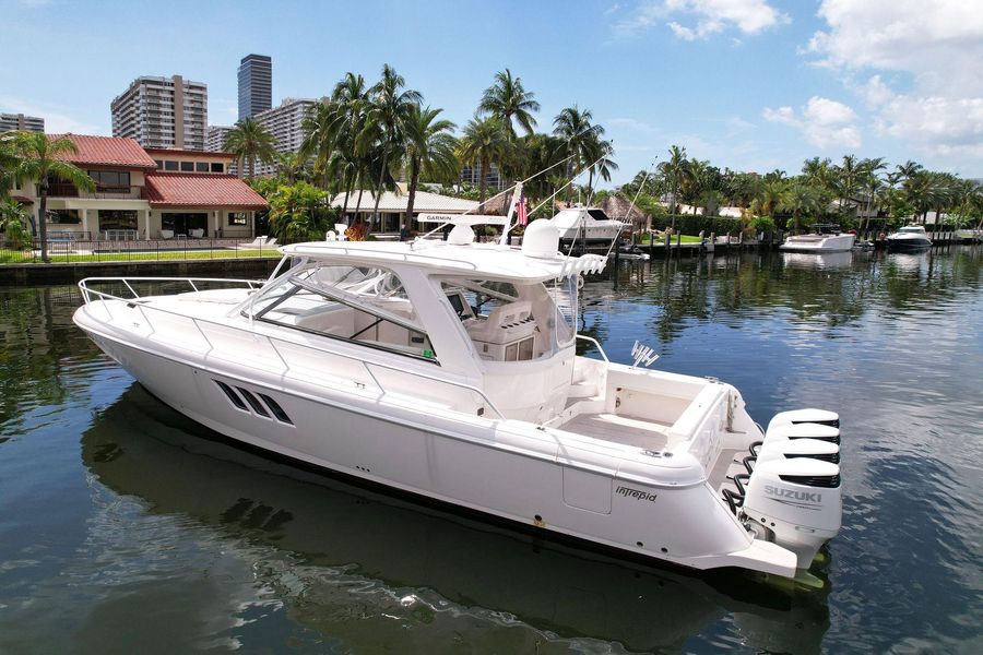 2017 Intrepid 475 Sport Yacht