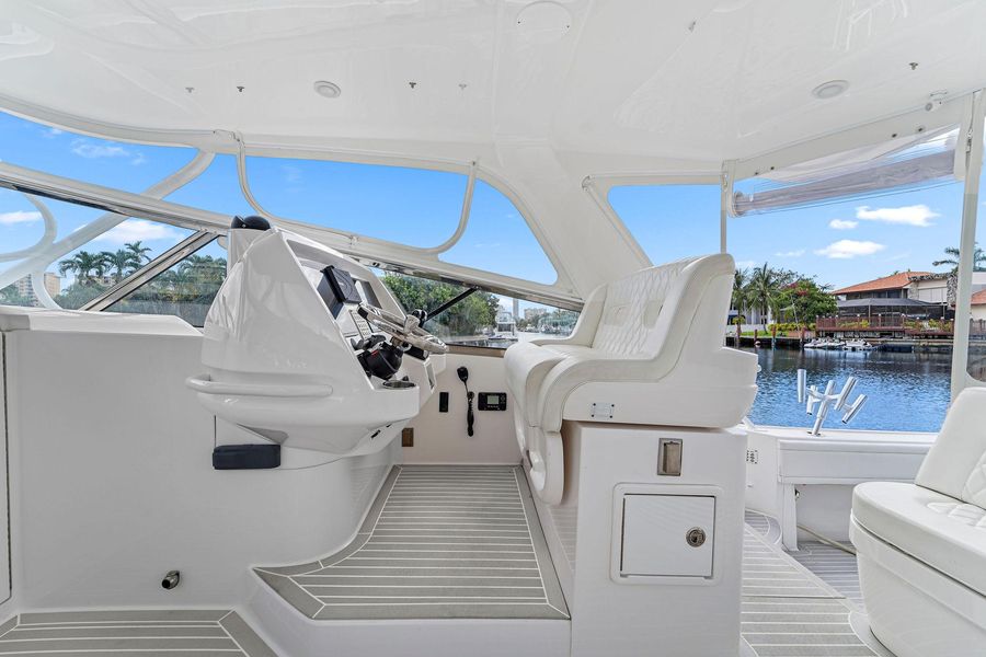 2017 Intrepid 475 Sport Yacht