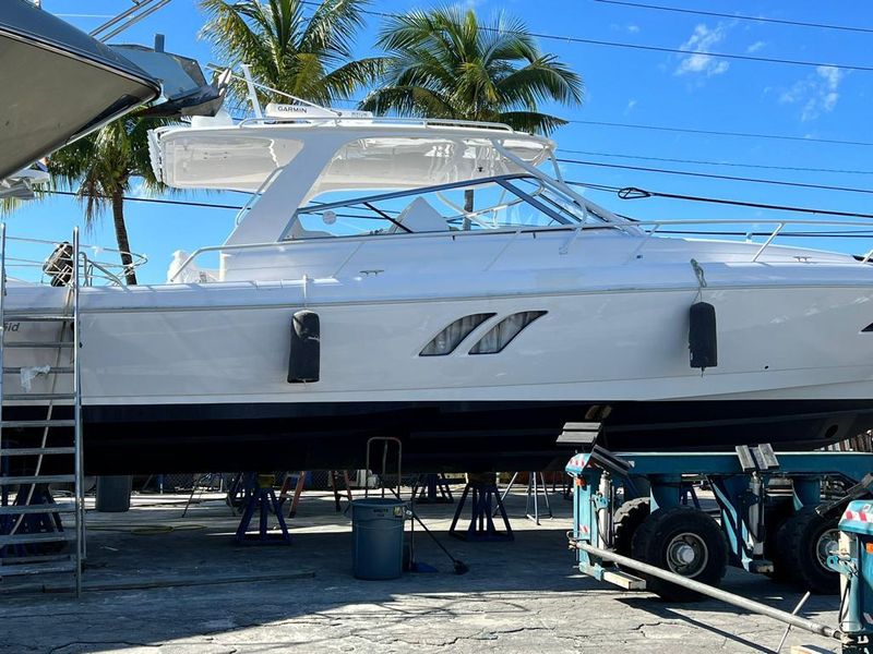 2017 Intrepid 475 Sport Yacht