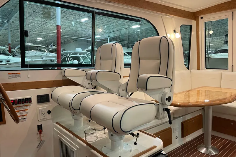  Yacht Photos Pics Helm Seating