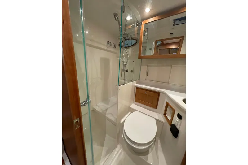  Yacht Photos Pics Head