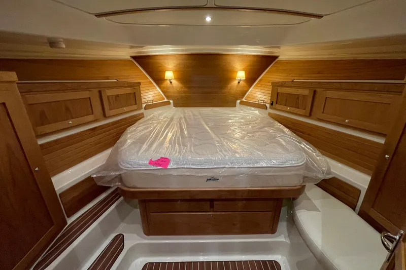  Yacht Photos Pics Master Stateroom