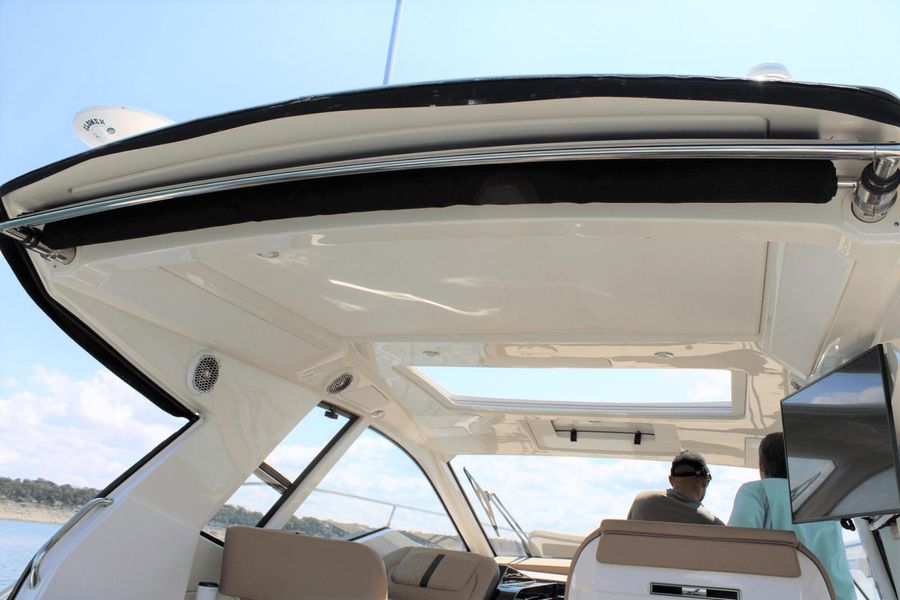 2017 Sea Ray 350 Sundancer Coupe