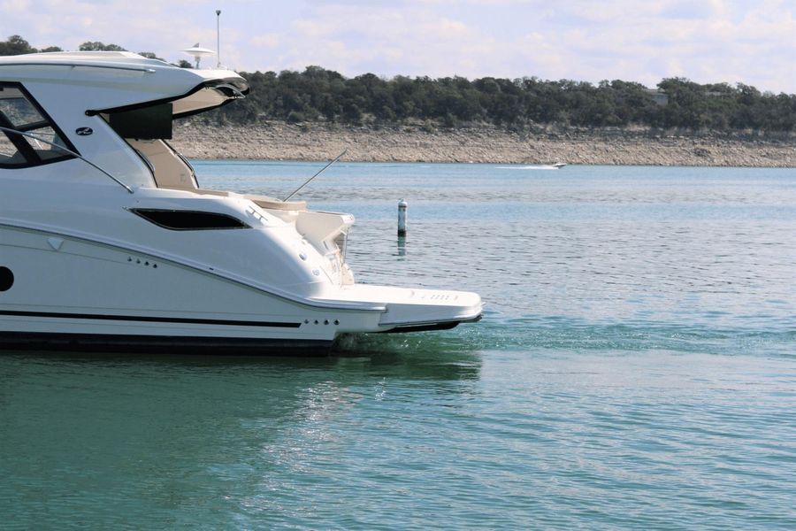 2017 Sea Ray 350 Sundancer Coupe