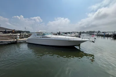 Sea Ray 400 Express Cruiser