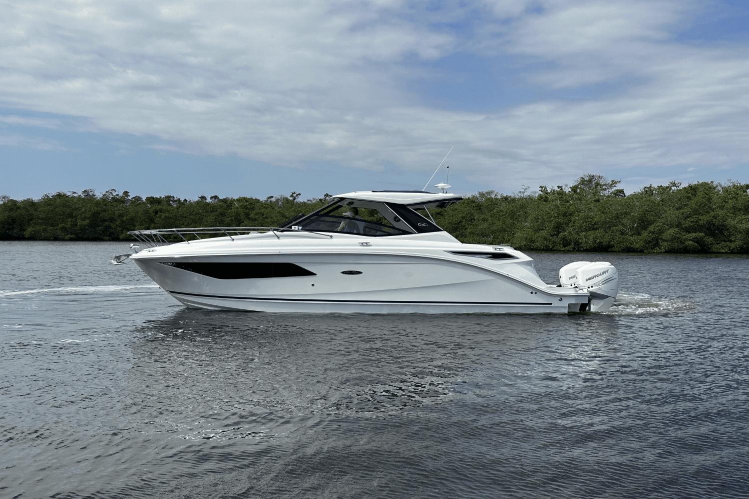 2021 Sea Ray 320 Sundancer Sports Cruiser for sale - YachtWorld