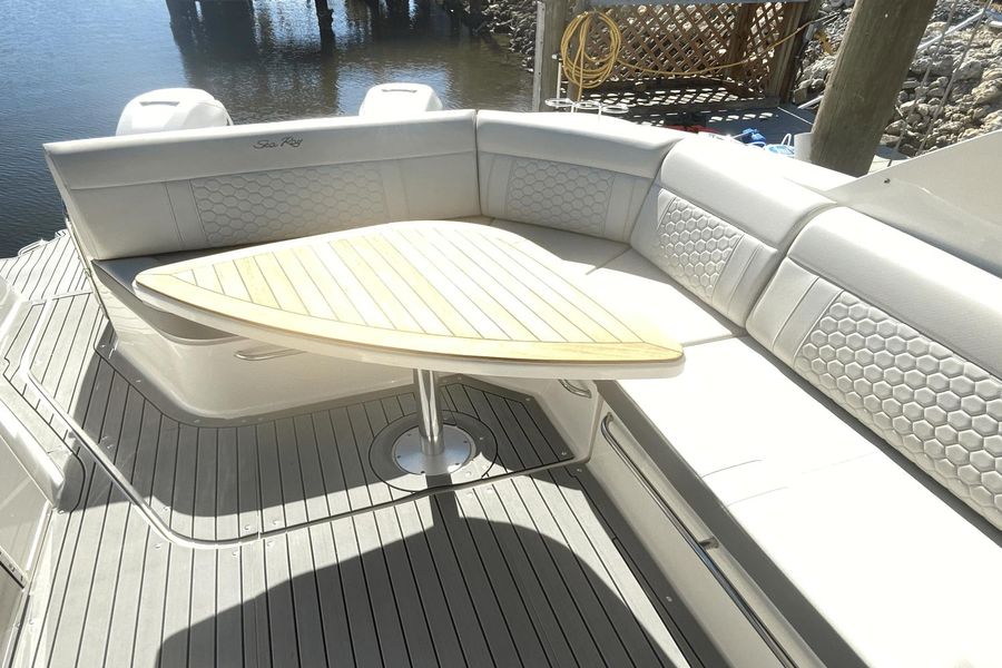 2021 Sea Ray Sundancer 320