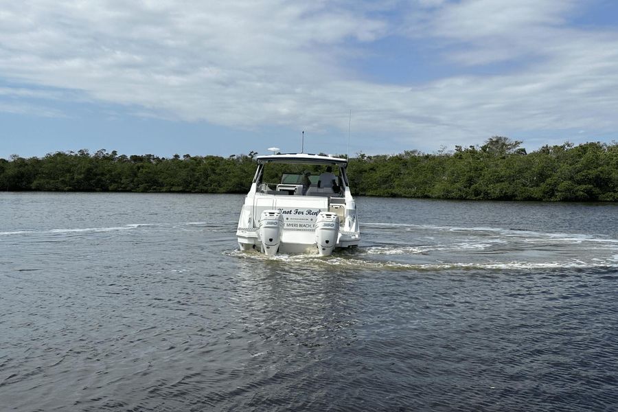 2021 Sea Ray Sundancer 320