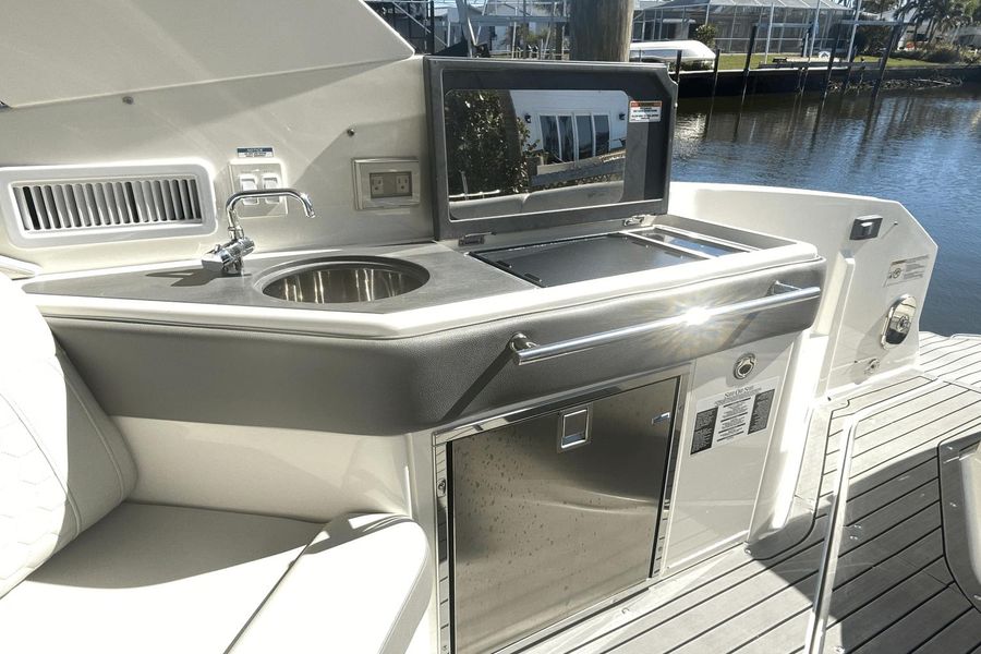 2021 Sea Ray Sundancer 320