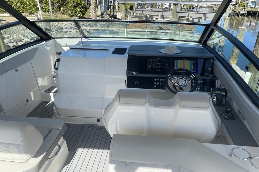 2021 Sea Ray Sundancer 320