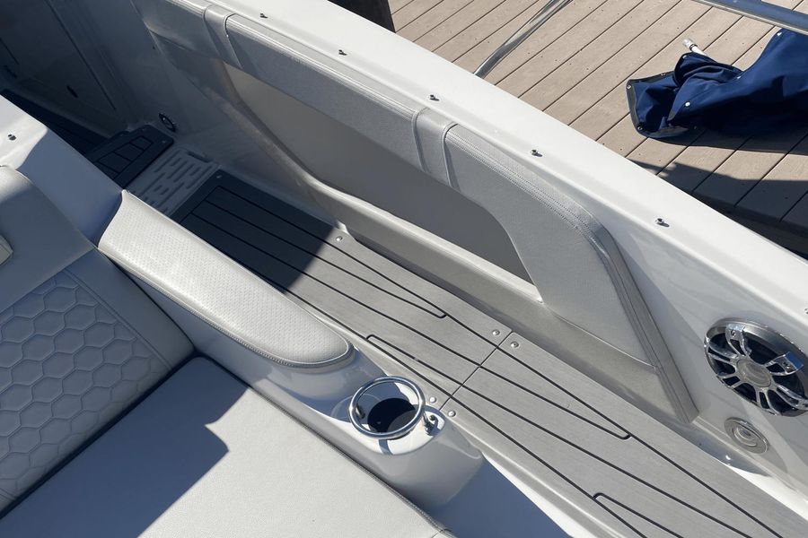 2021 Sea Ray Sundancer 320