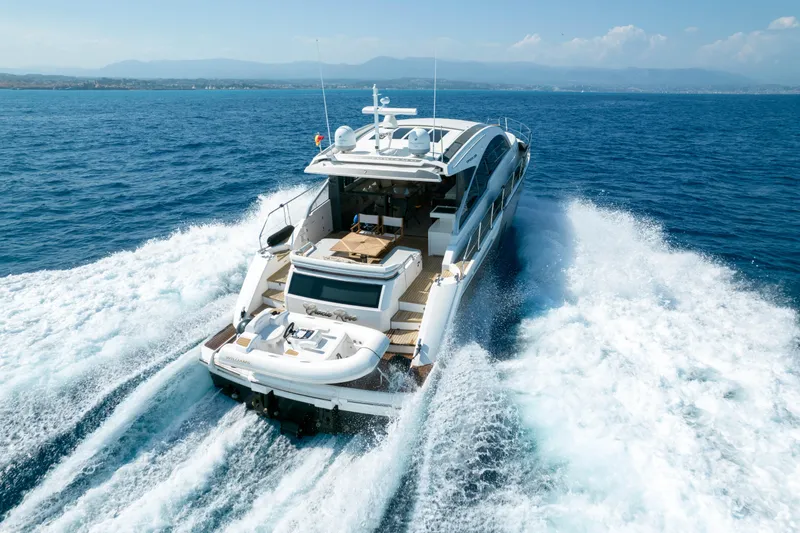  Yacht Photos Pics FAIRLINE TARGA 58