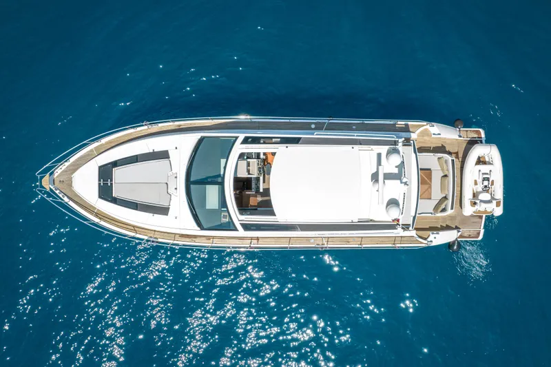  Yacht Photos Pics FAIRLINE TARGA 58