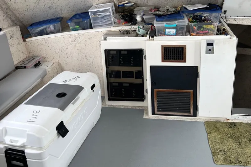  Yacht Photos Pics Interior of 2006 Island Hopper Sportfisher with cooler and organized fishing gear.