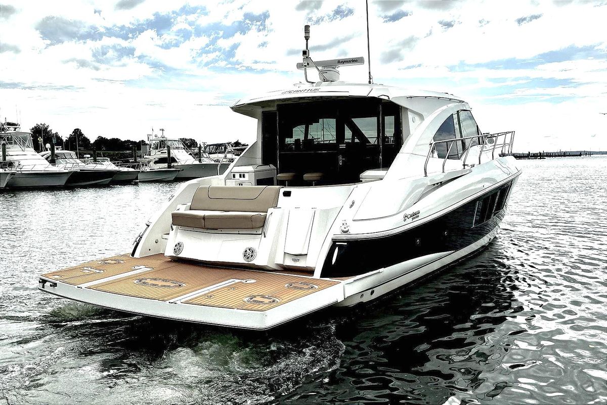 2014 Cruisers Yachts 45 