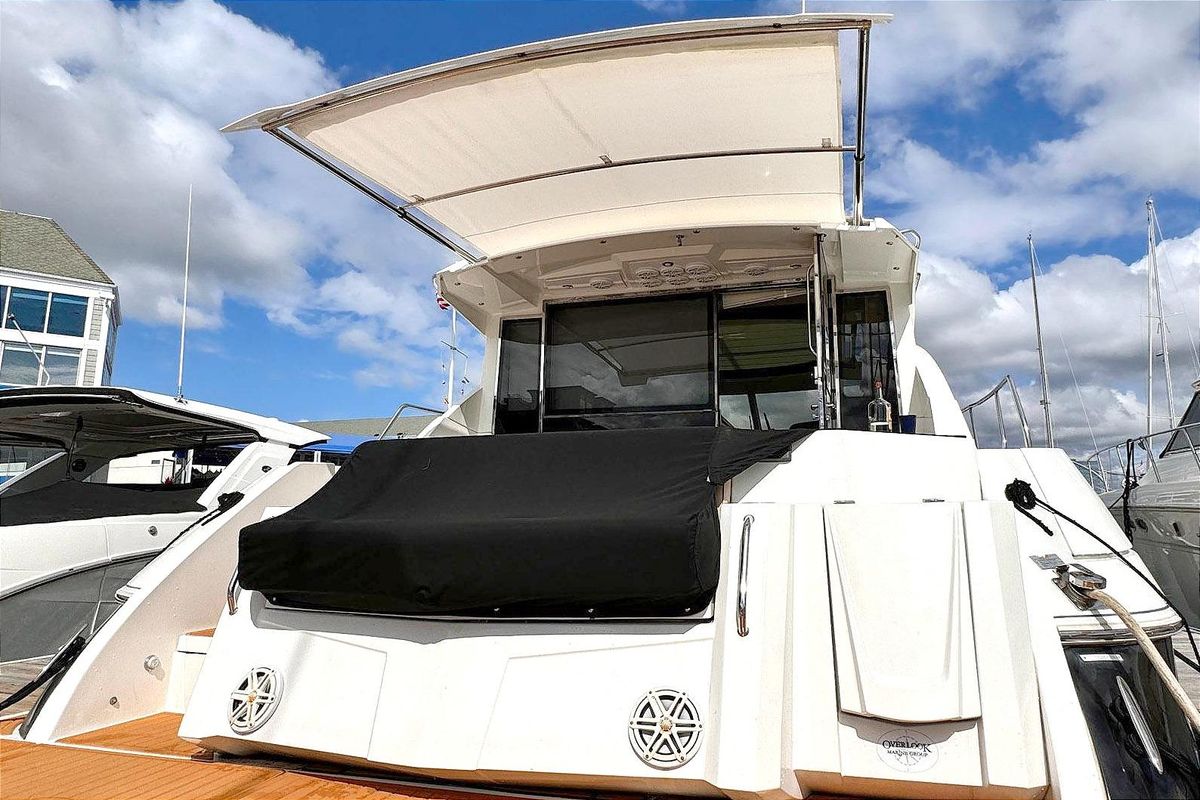 2014 Cruisers Yachts 45 