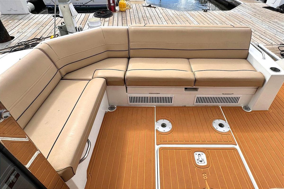 2014 Cruisers Yachts 45 