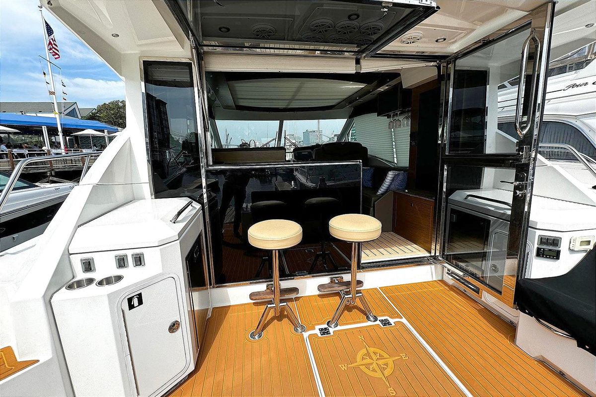 2014 Cruisers Yachts 45 