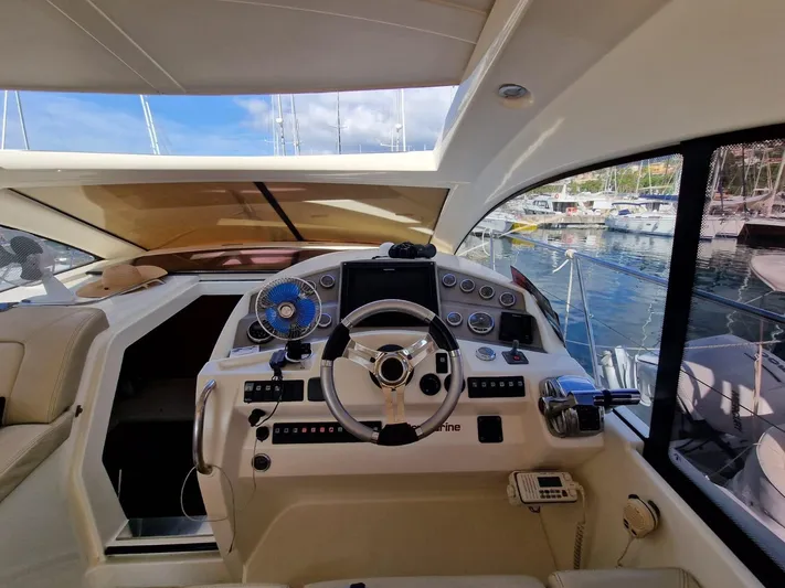  Yacht Photos Pics JEANNEAU PRESTIGE 38S (5)