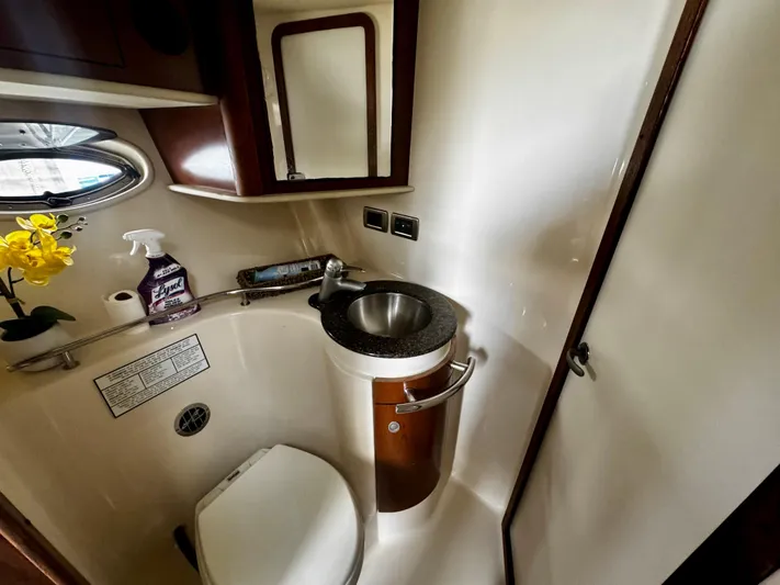 Gloria Yacht Photos Pics 2007 Sea Ray 40 Sundancer bathroom with sink, toilet, and mirror.