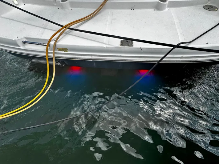 Gloria Yacht Photos Pics 2007 Sea Ray 40 Sundancer with underwater lights and dock cables.