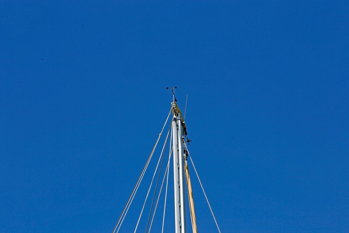 2012 Hylas 49 