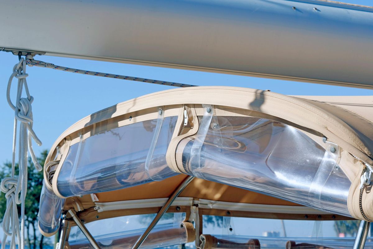 2012 Hylas 49 