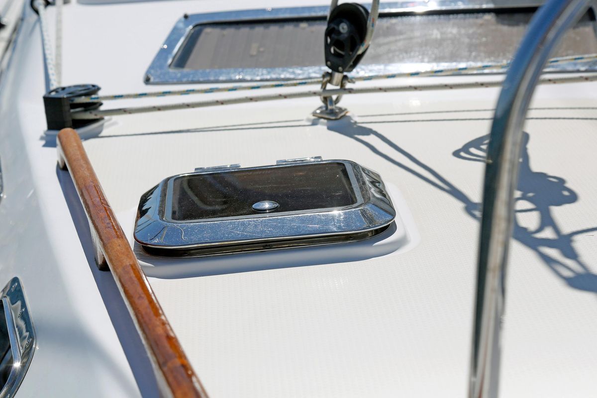2012 Hylas 49 