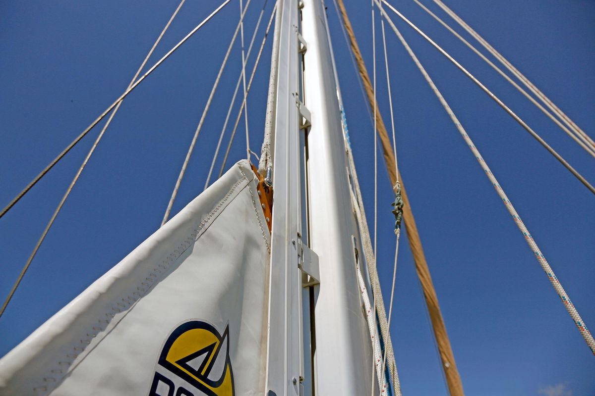 2012 Hylas 49 