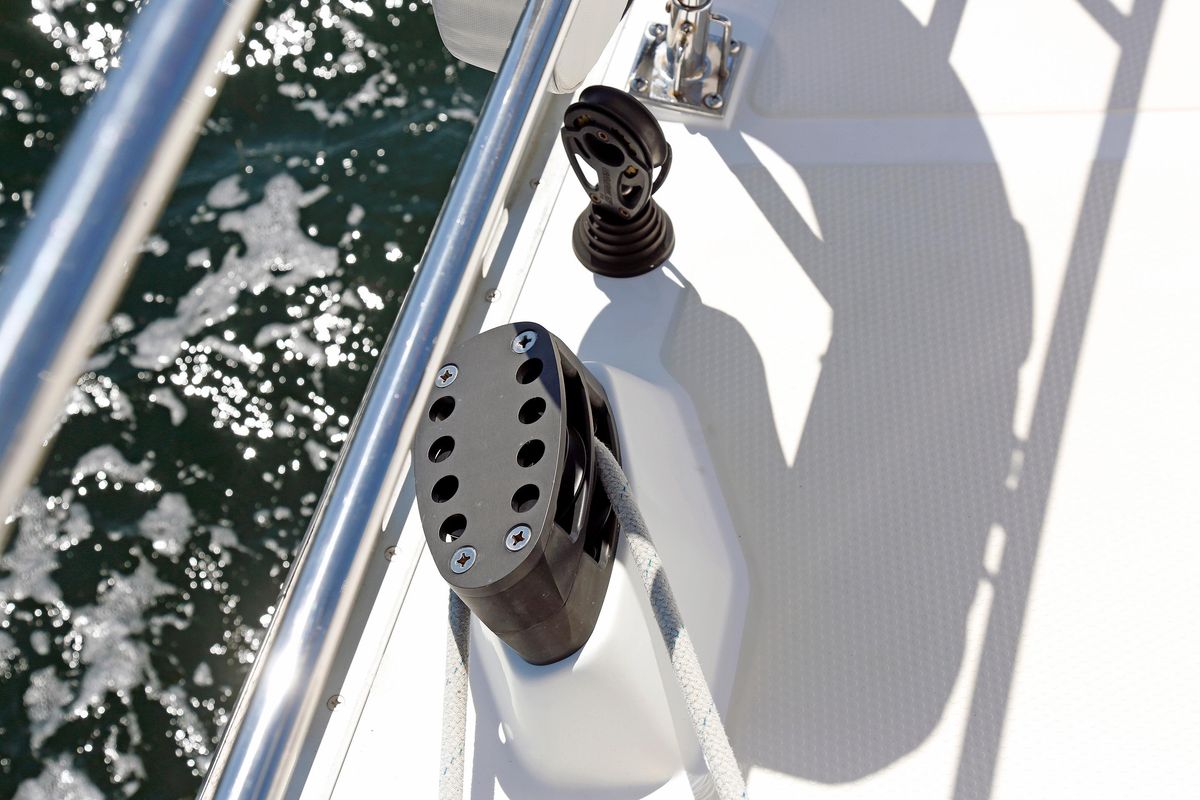 2012 Hylas 49 
