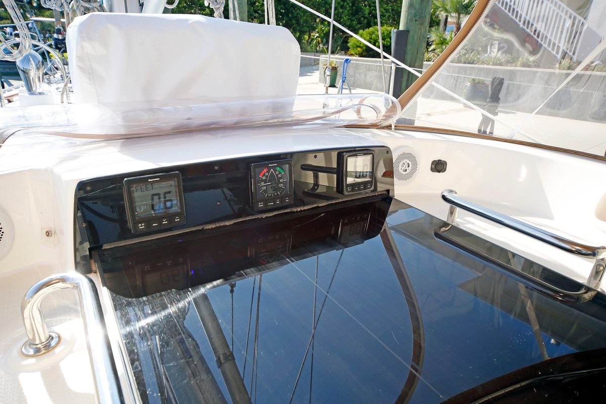 2012 Hylas 49 