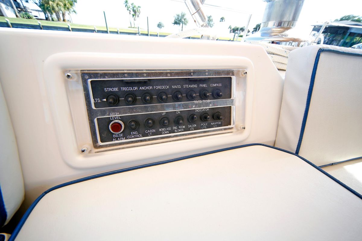 2012 Hylas 49 