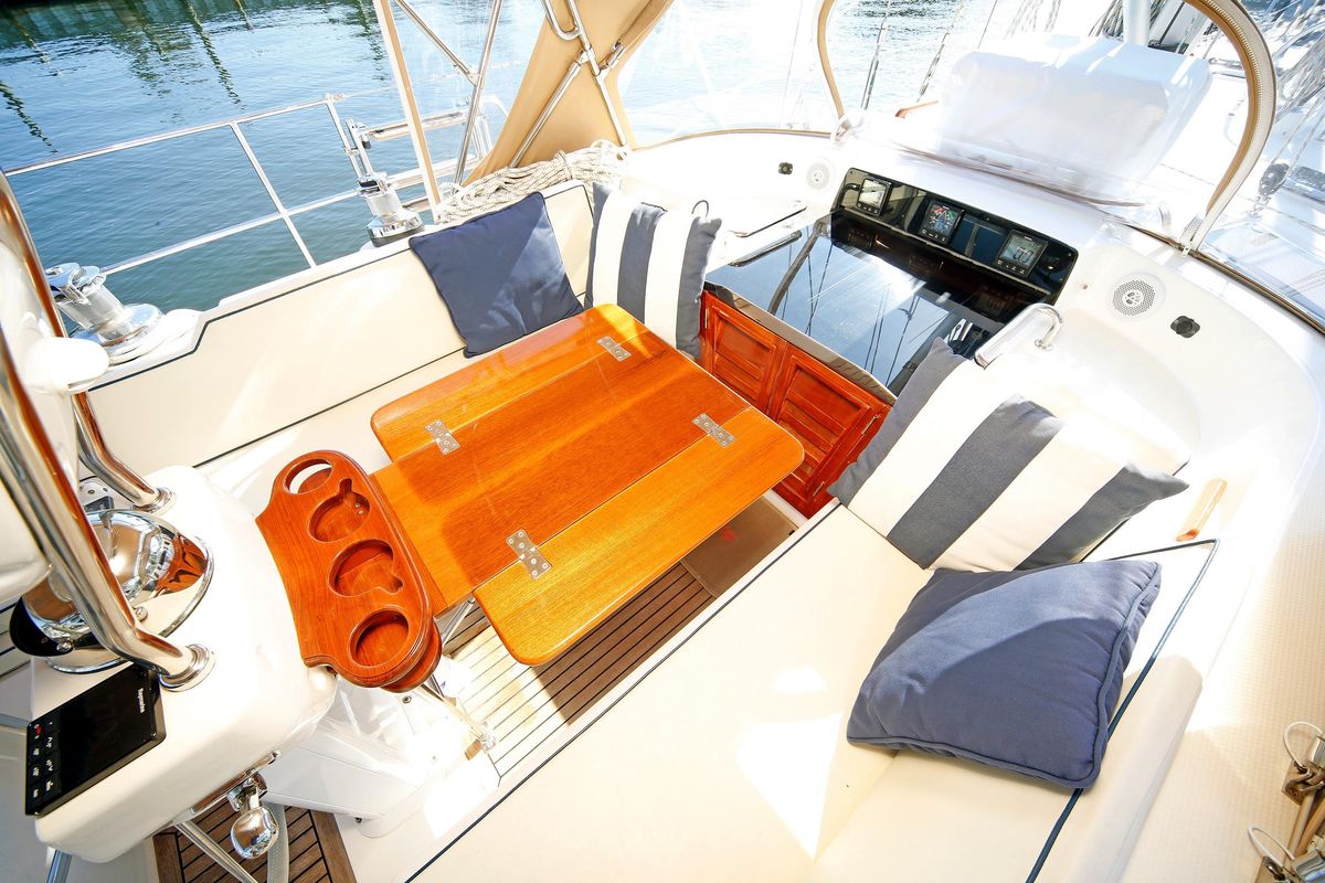 2012 Hylas 49 
