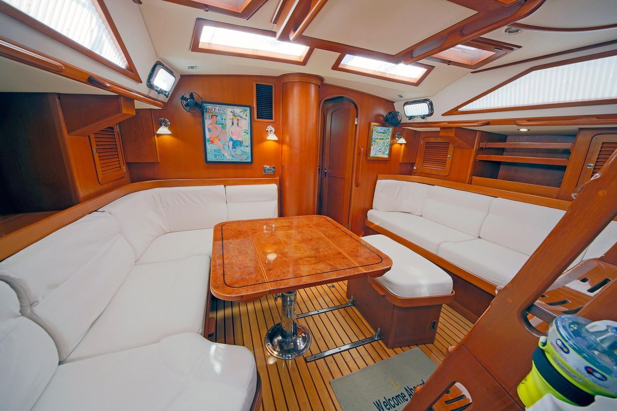 2012 Hylas 49 