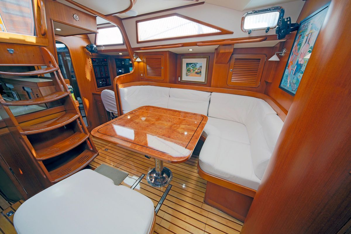 2012 Hylas 49 