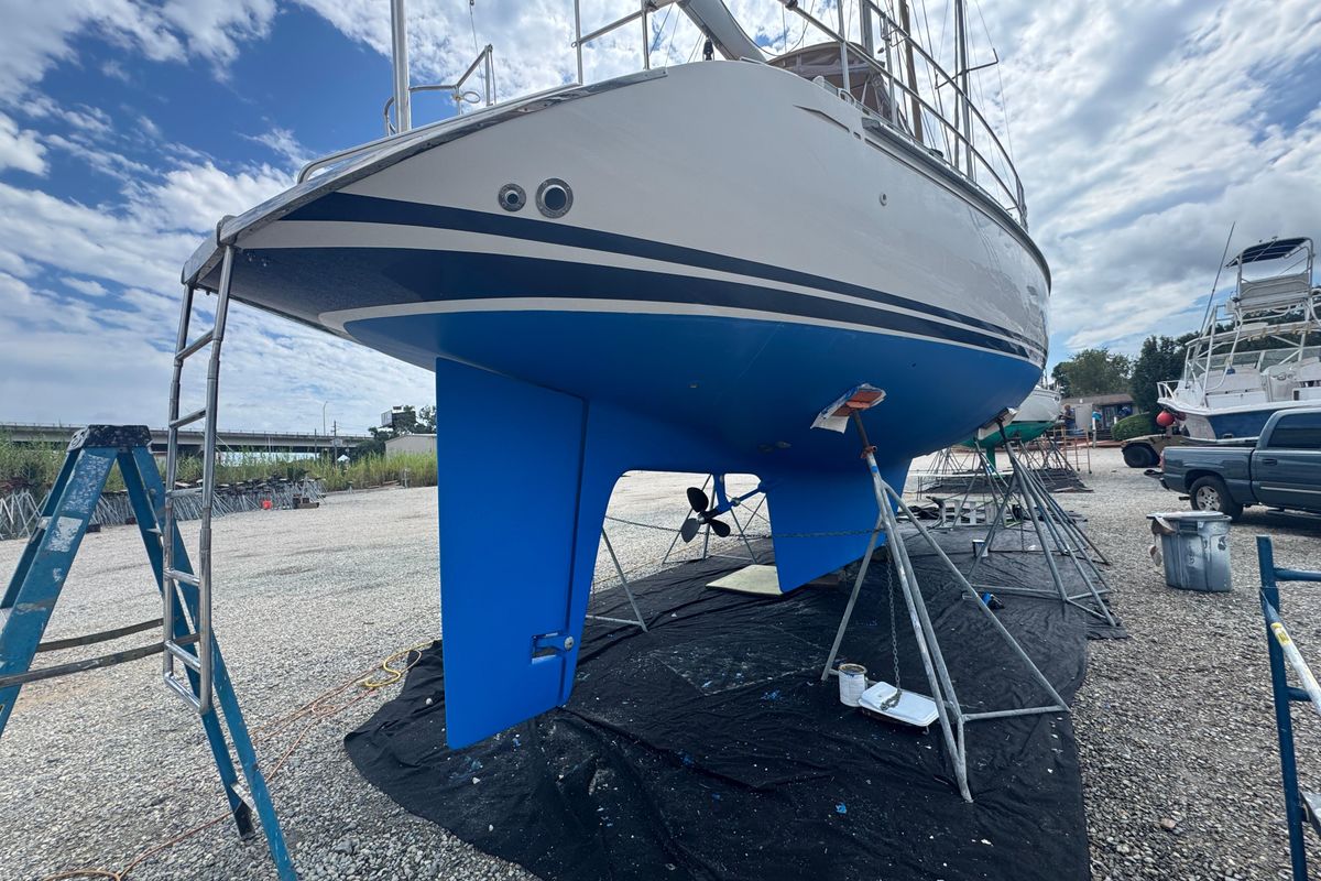 2012 Hylas 49 
