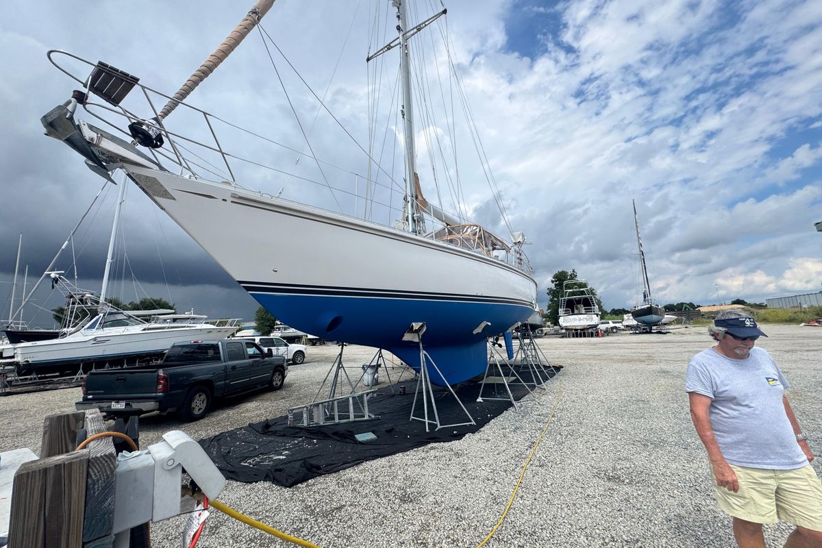 2012 Hylas 49 