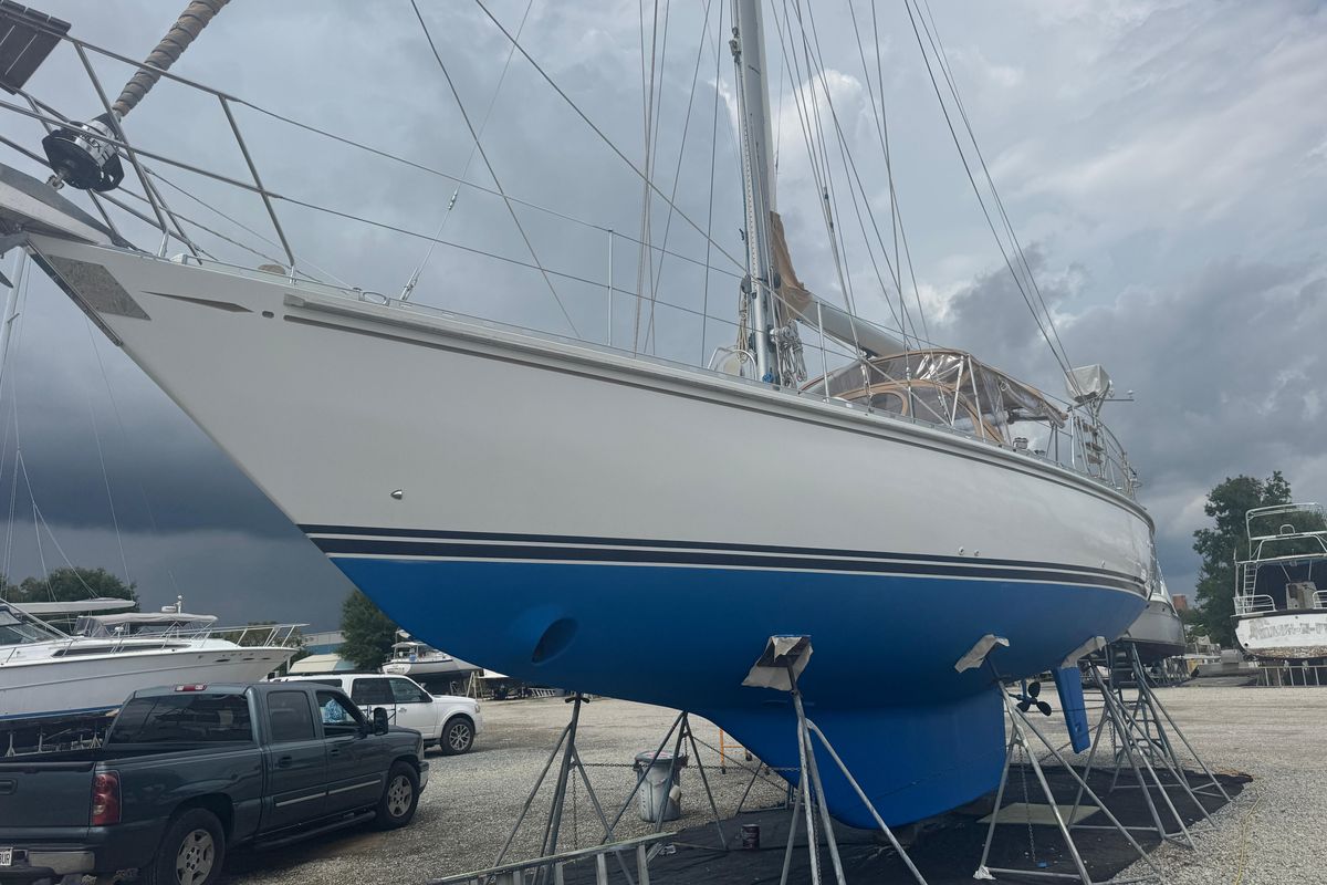 2012 Hylas 49 