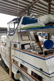 Marine Trader La Belle 43