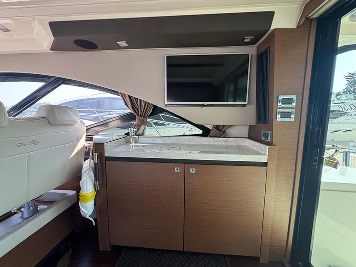  Yacht Photos Pics Interior of 2015 Sea Ray 510 Sundancer yacht with TV and kitchenette.