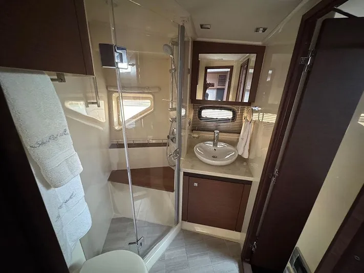 Yacht Photos Pics Luxurious bathroom in 2015 Sea Ray 510 Sundancer yacht with shower and sink.